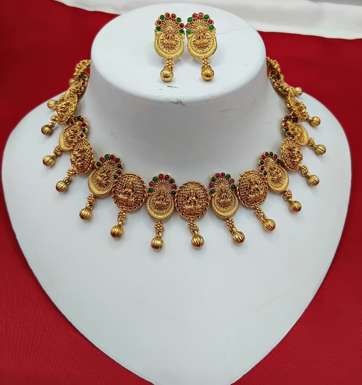 Oval Lakshmi Kemp Stone Temple Jewellery Set