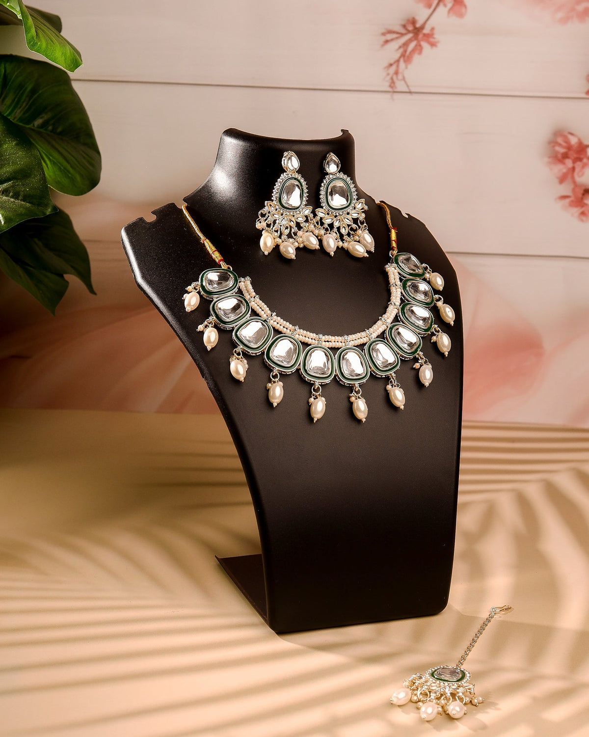 Oversized Pachi Kundan Choker with Green Meenakari Borders