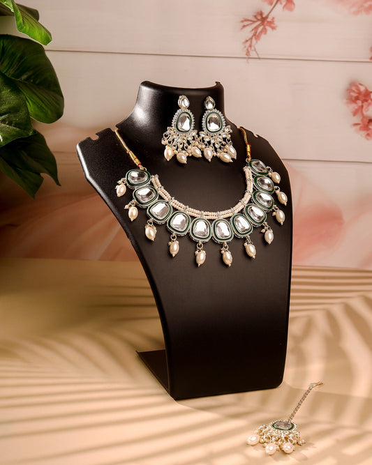 Oversized Pachi Kundan Choker with Green Meenakari Borders