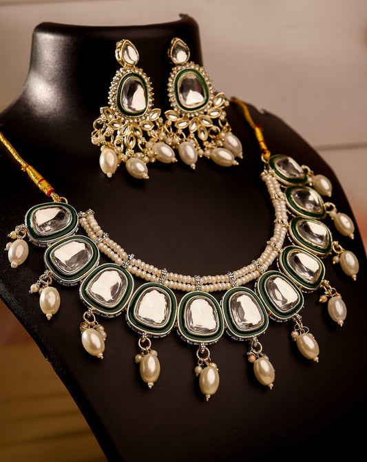 Oversized Pachi Kundan Choker with Green Meenakari Borders