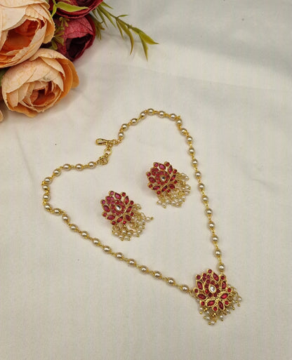 FLORAL STONE PENDANT & PEARL CHAIN JEWELRY SET  DESCRIPTION
