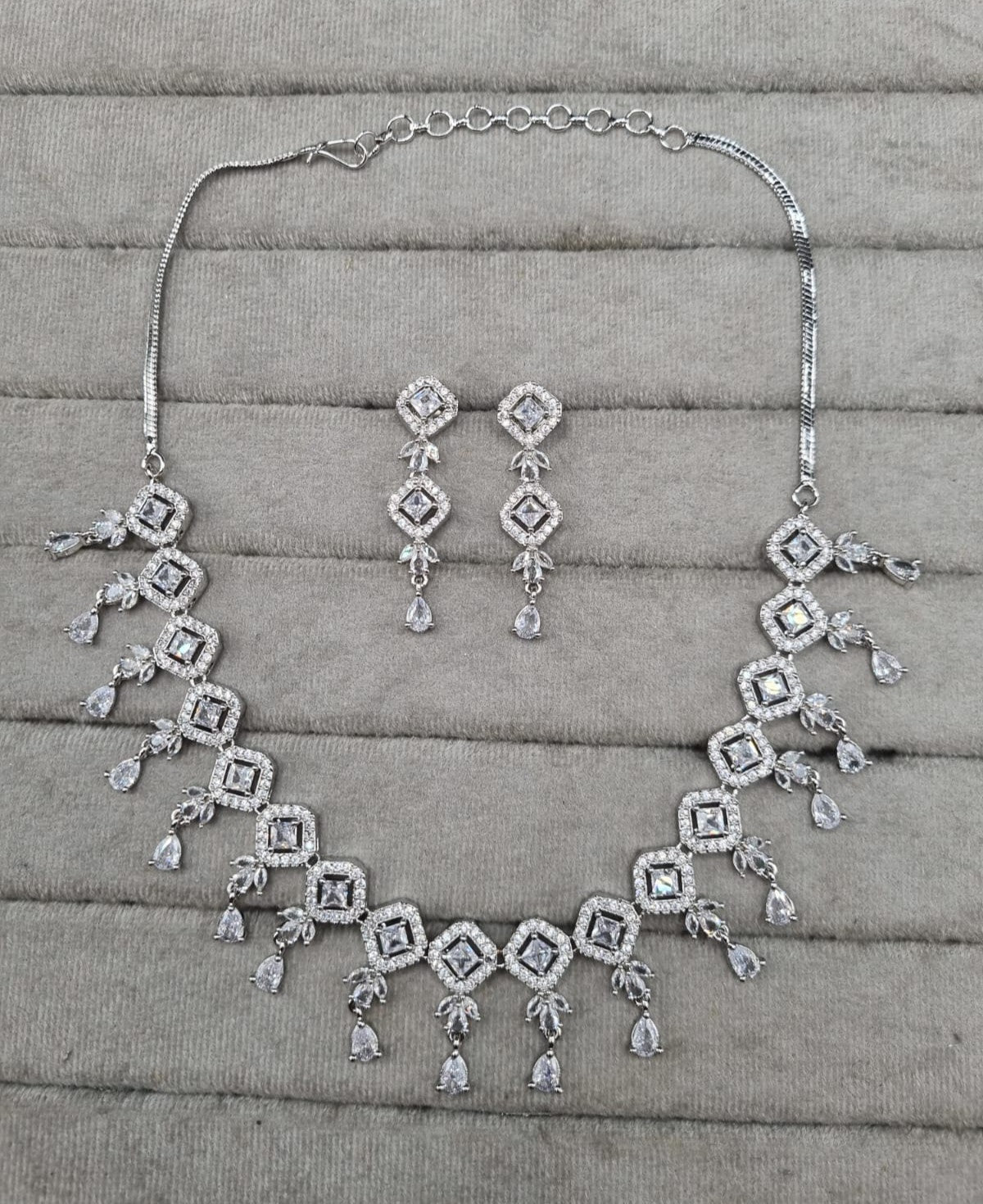 Geometric Link Set with Teardrop Jewellery set