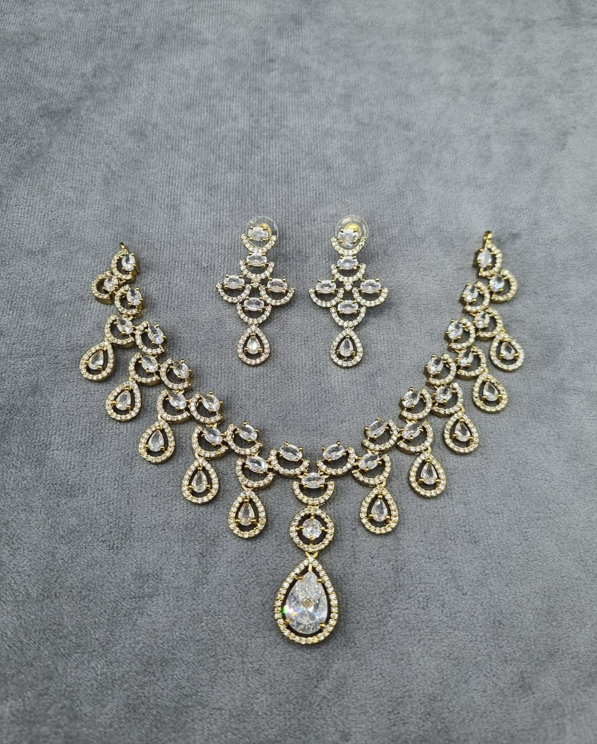 Imperial Emerald Green Pear-Drop Necklace Set