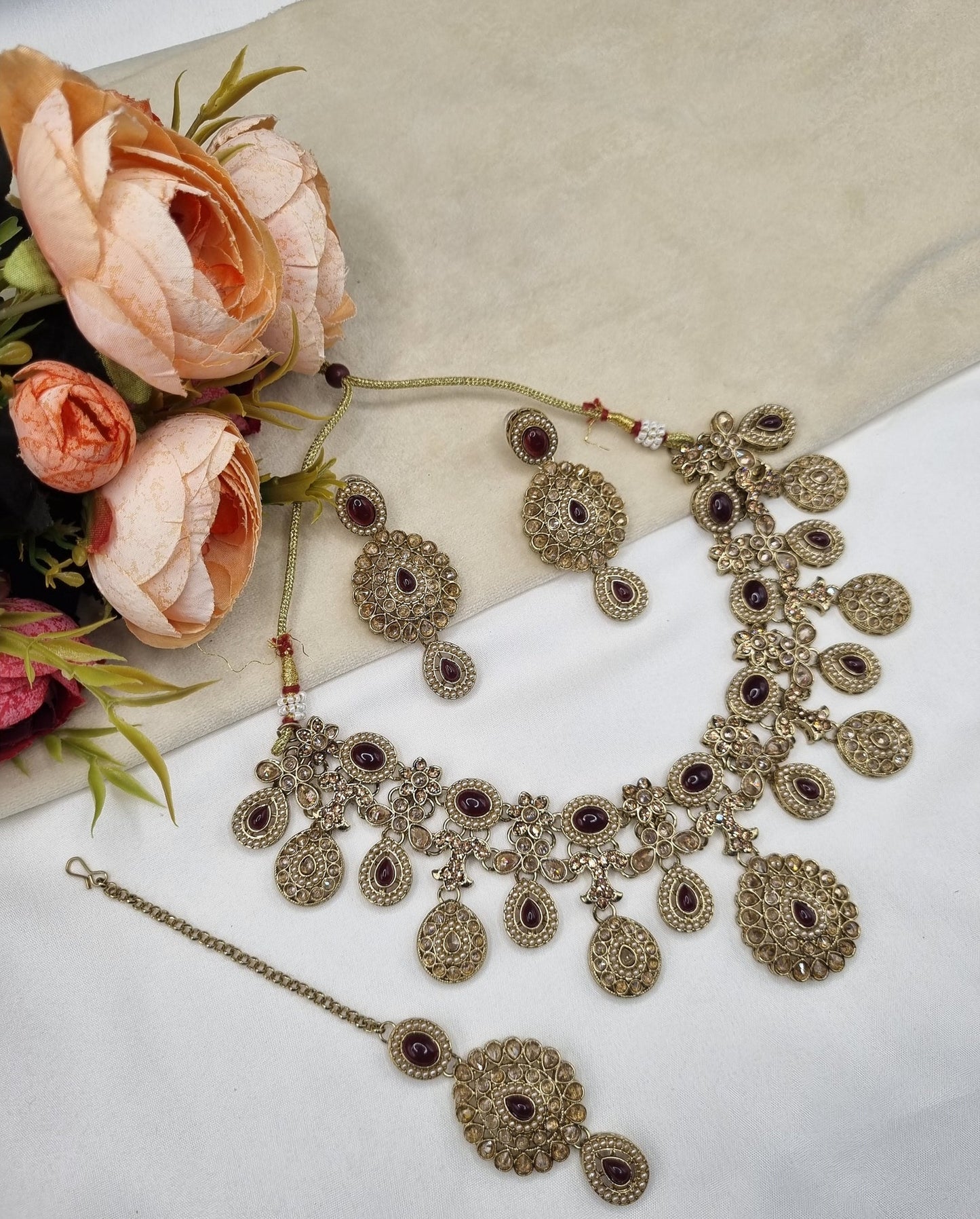 MEDALLION FRINGE STATEMENT CHOKER SET