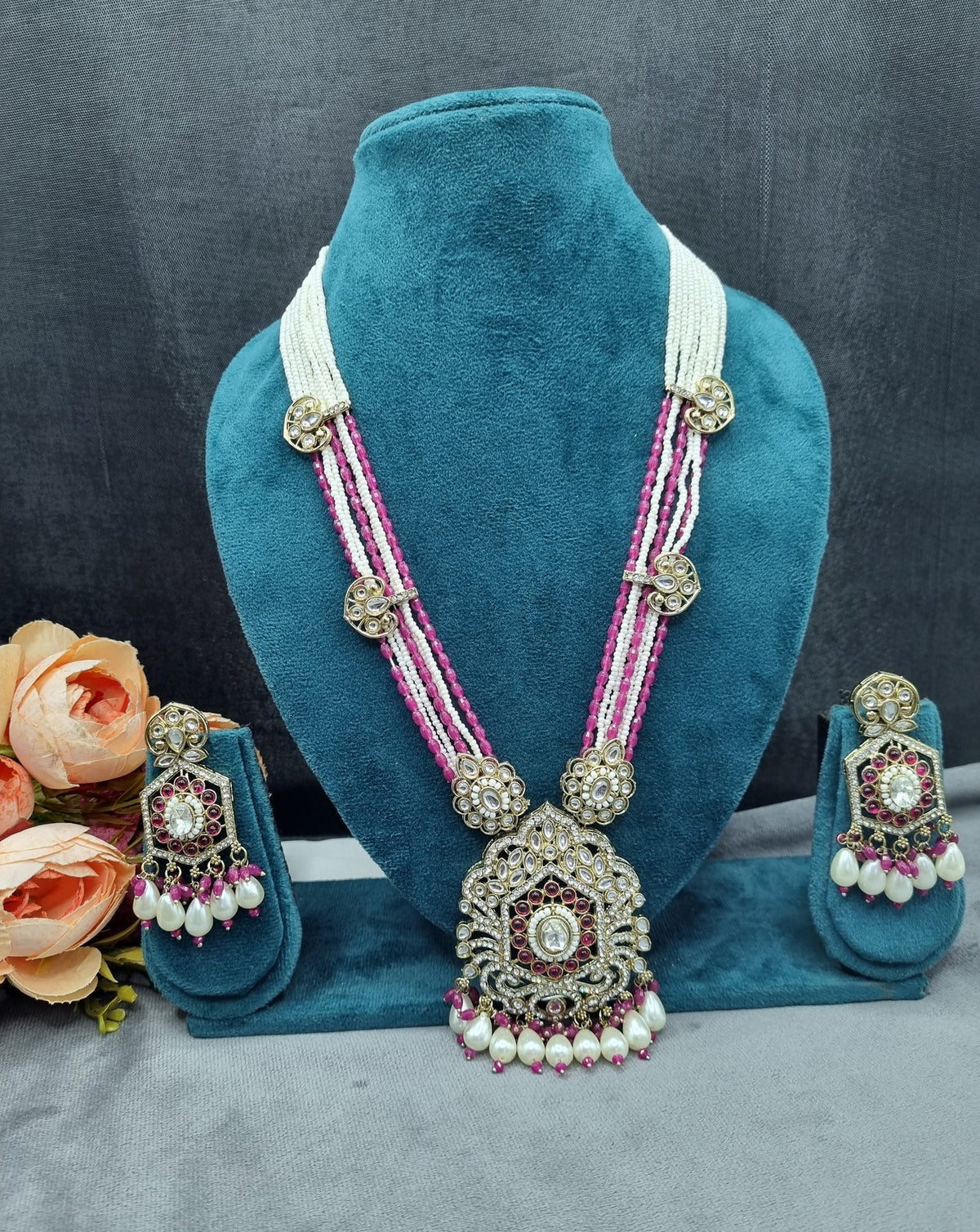 INTRICATE LAYERED PEARL & STONE PENDANT HAAR NECKLACE SET WITH EARRINGS