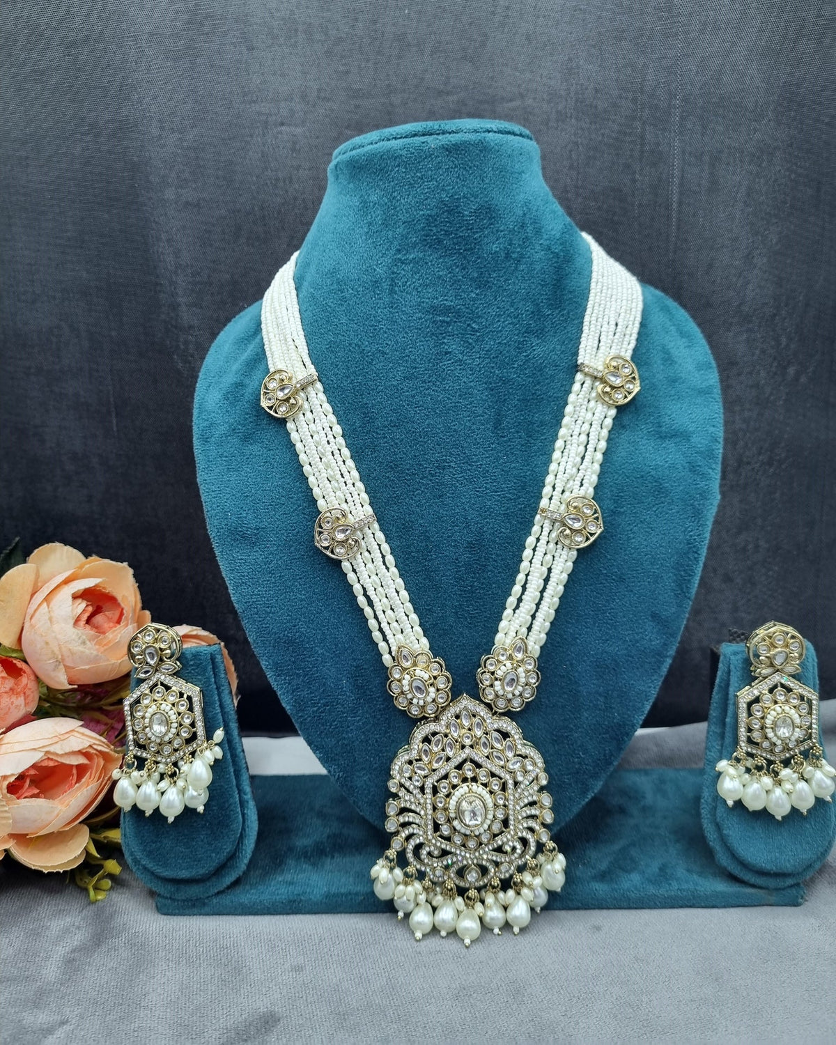 INTRICATE LAYERED PEARL & STONE PENDANT HAAR NECKLACE SET WITH EARRINGS
