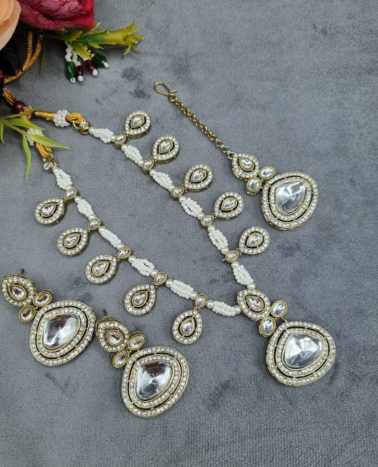 Elegant Teardrop Stone & Pearl Beaded Jewelry Set with Earrings & Maang Tikka