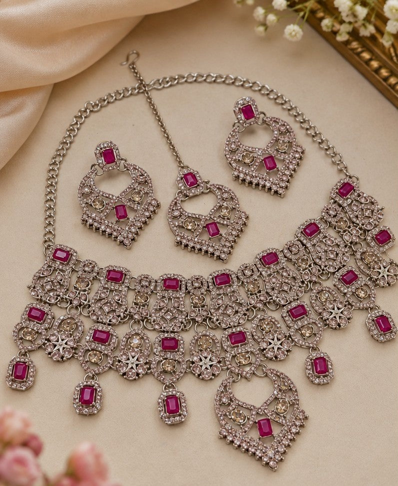 Royal Vintage Motif Stone-Studded Partywear Necklace Set