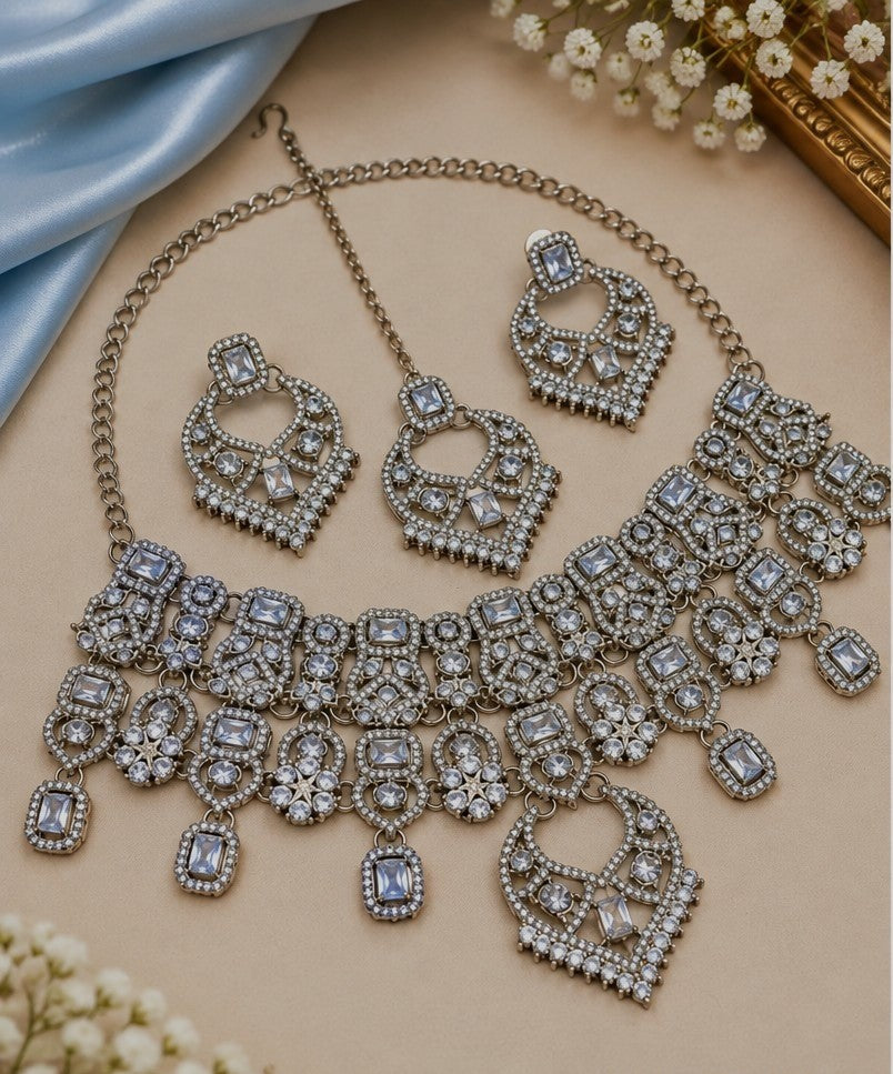 Royal Vintage Motif Stone-Studded Partywear Necklace Set