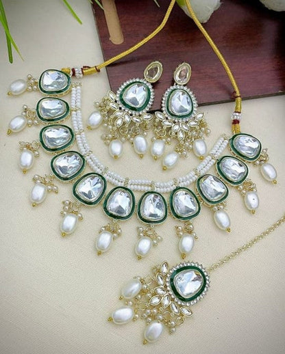 Oversized Pachi Kundan Choker with Green Meenakari Borders