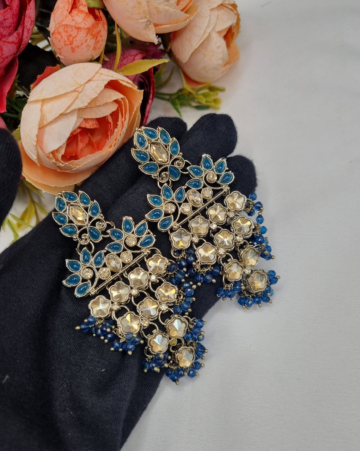 ANTIQUE GOLD TIERED CHANDELIER EARRINGS WITH CRYSTAL MOTIFS & PEARL DROPLETS