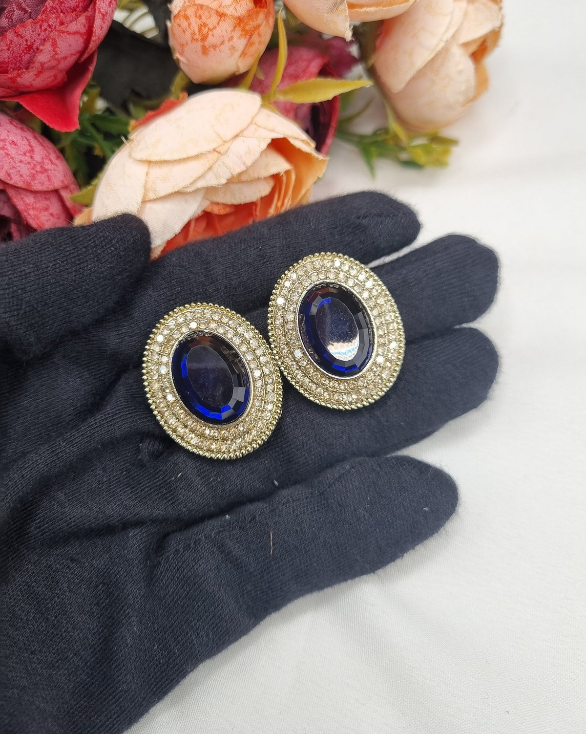 ANTIQUE GOLD OVAL CRYSTAL HALO STUD EARRINGS