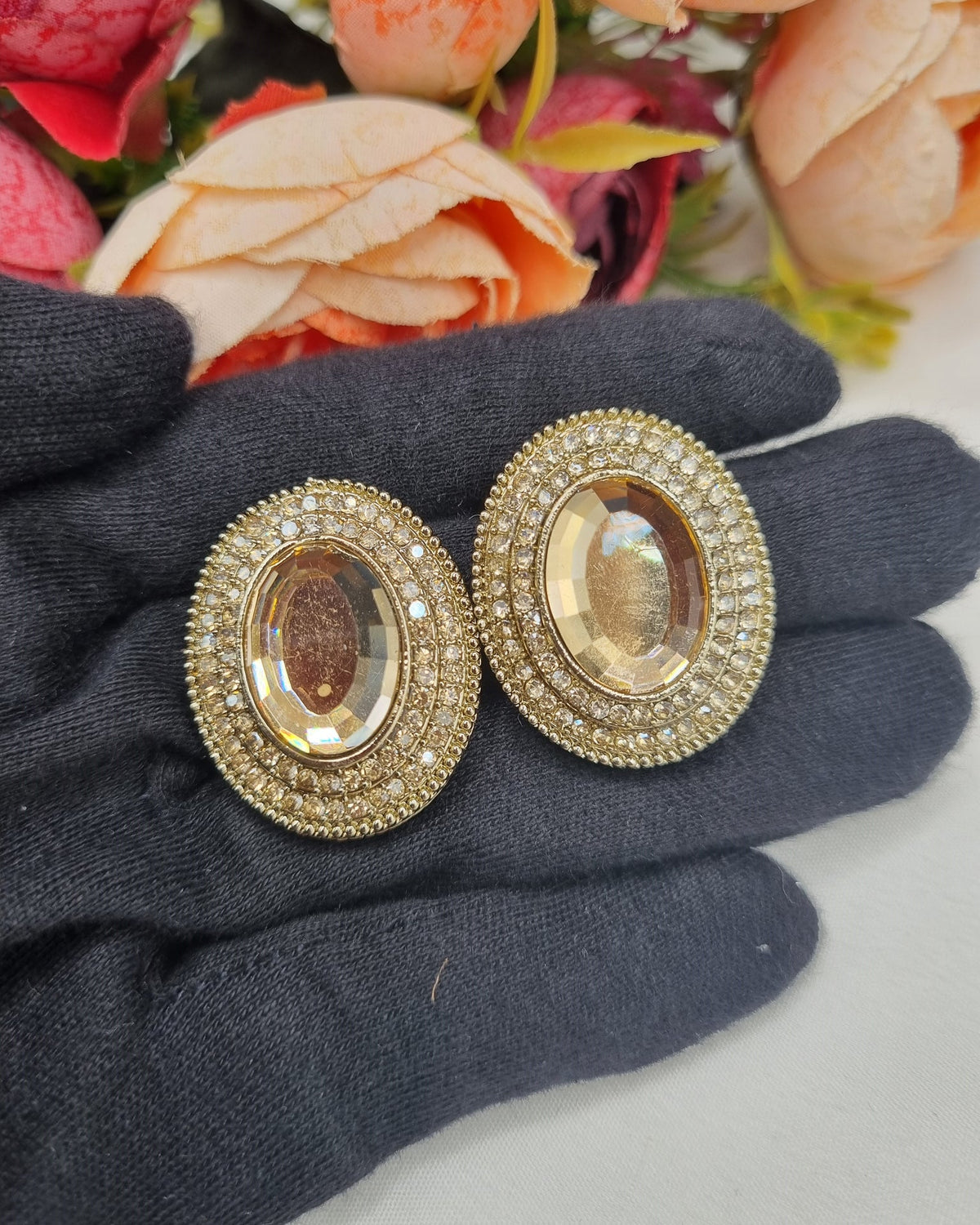 ANTIQUE GOLD OVAL CRYSTAL HALO STUD EARRINGS