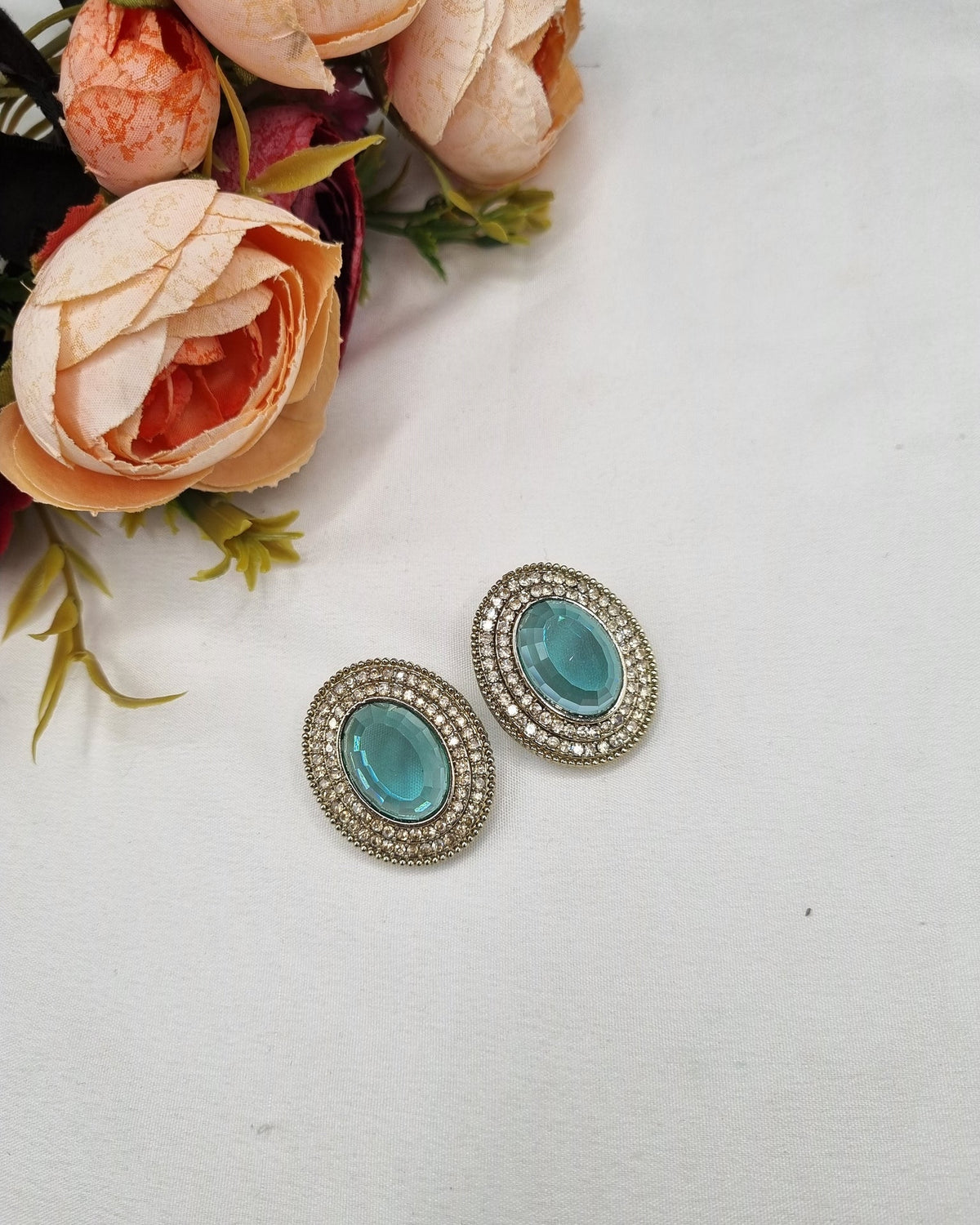 ANTIQUE GOLD OVAL CRYSTAL HALO STUD EARRINGS