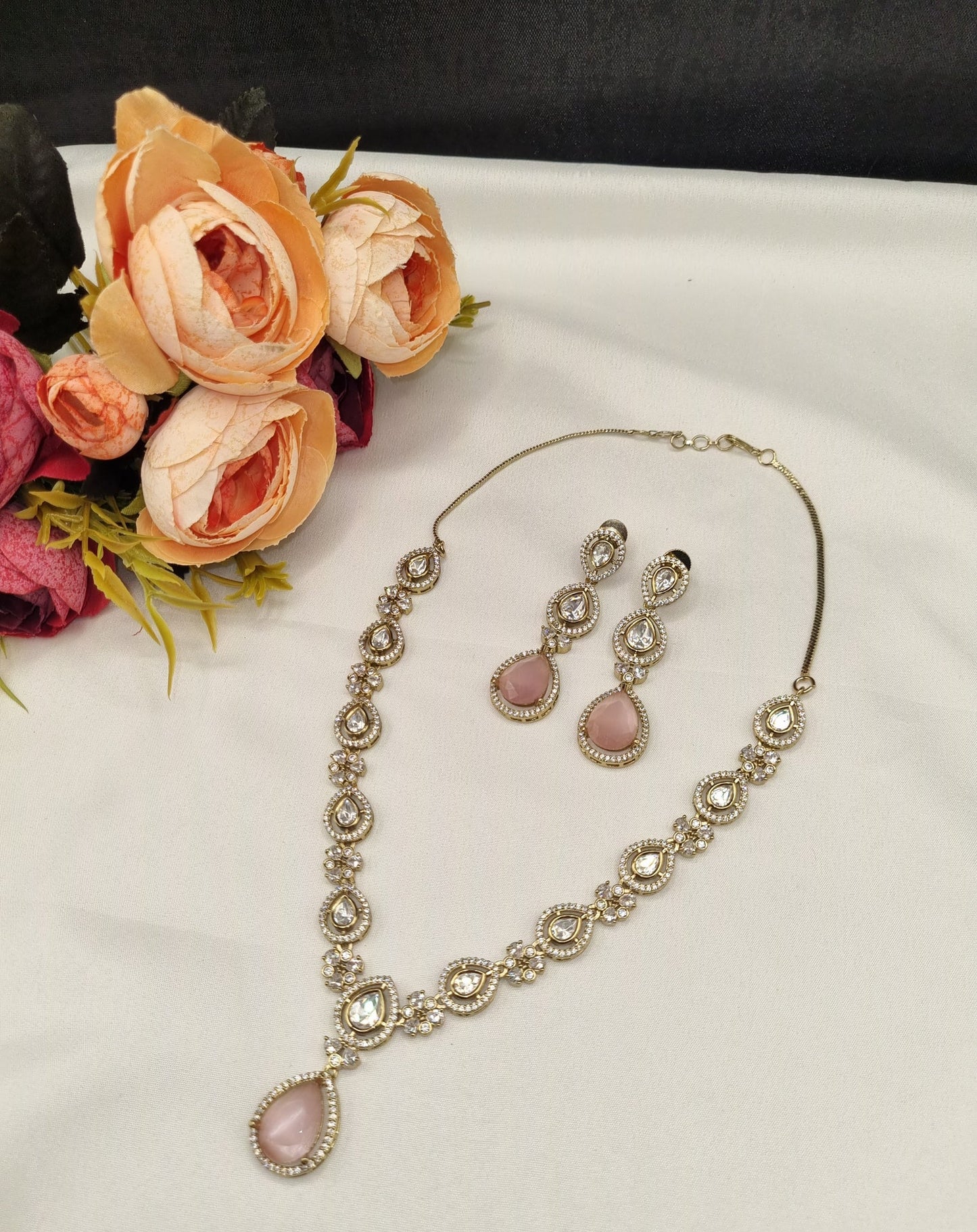 Sleek Heritage Kundan Jewellery Set
