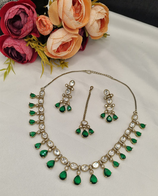 Sleek Heritage Kundan Droplet Necklace Set