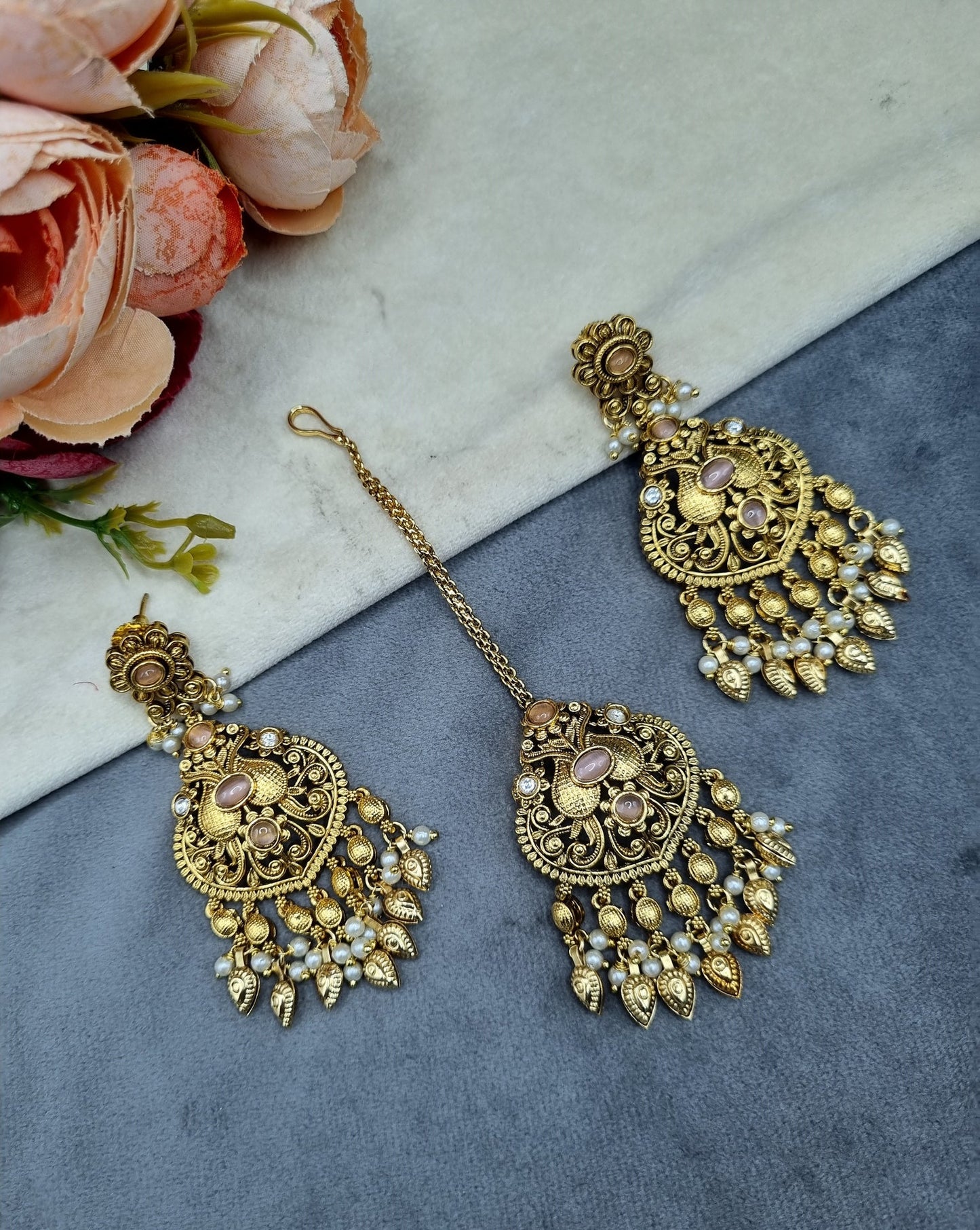 Antique Gold Earrings & Maangtikka Set