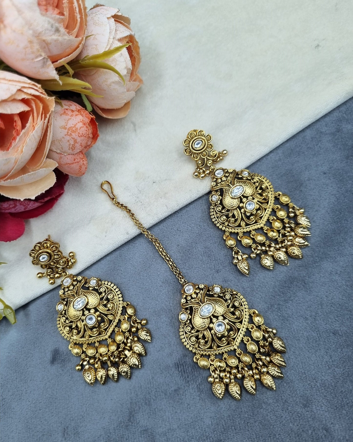 Antique Gold Earrings & Maangtikka Set