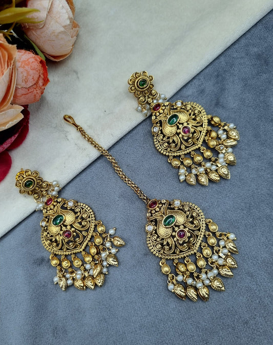 Antique Gold Earrings & Maangtikka Set