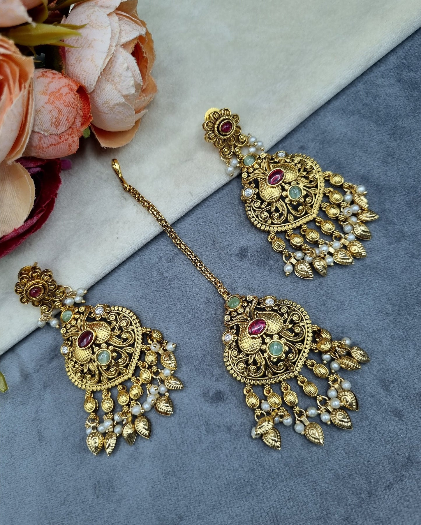 Antique Gold Earrings & Maangtikka Set