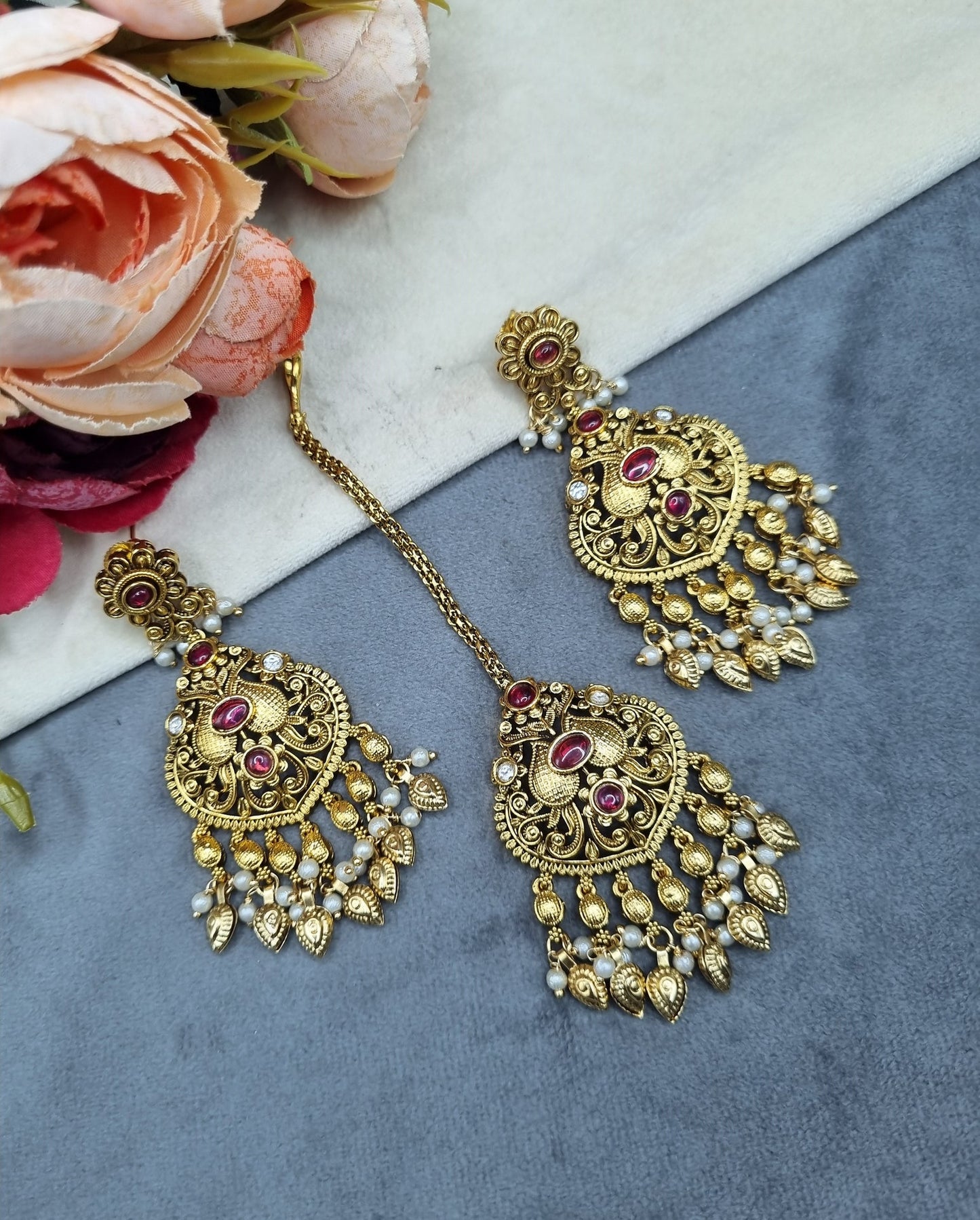 Antique Gold Earrings & Maangtikka Set