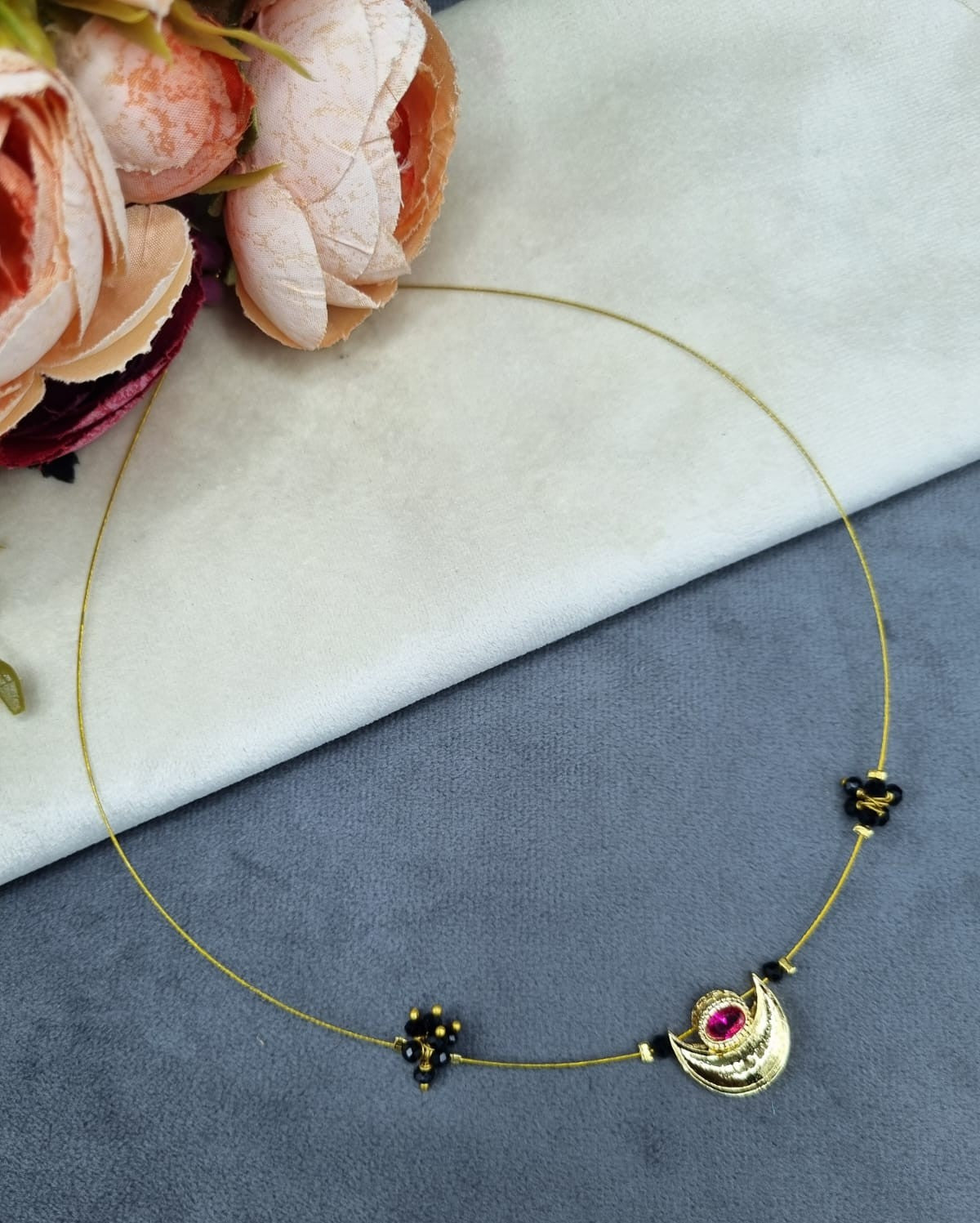 Invisible South Half Moon Desing Necklace Set
